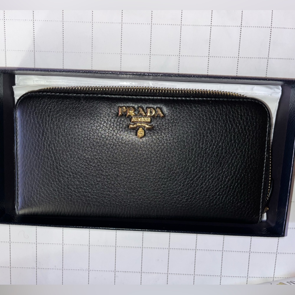 ***LIKE NEW*** continental black pebbled leather Prada wallet.